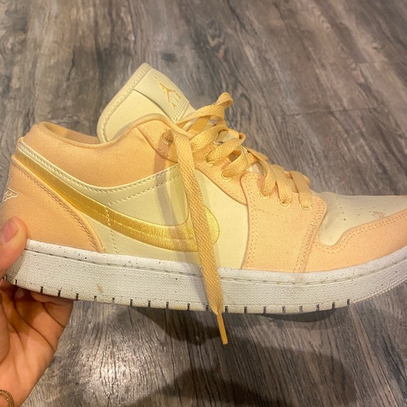 Woman's size 11.5 Nikes - Picture 5 of 6